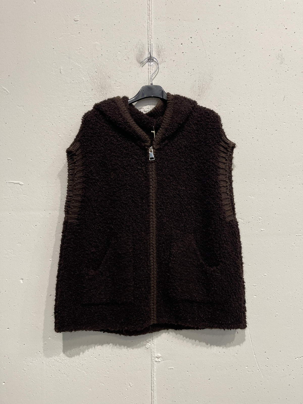 Gilet con zip e cappuccio in bouclè