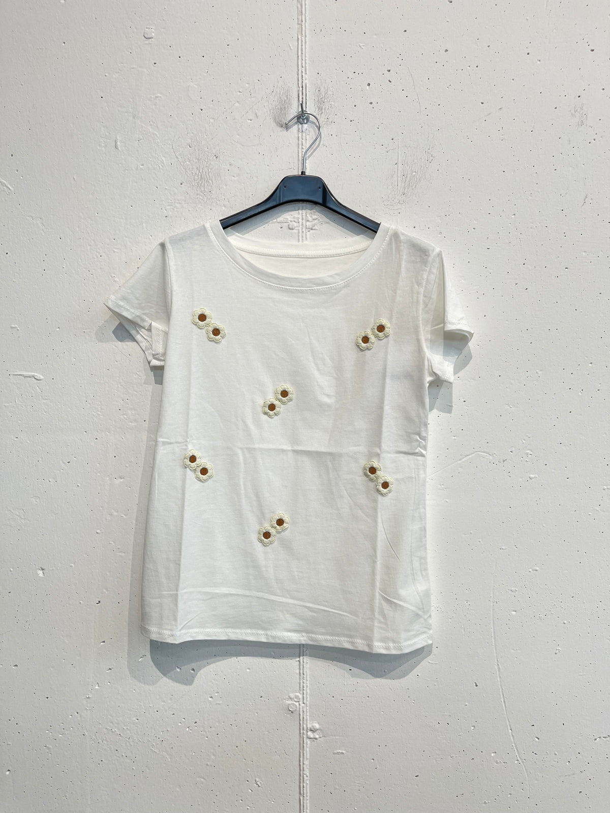 T-shirt dettagli ricamati 3D
