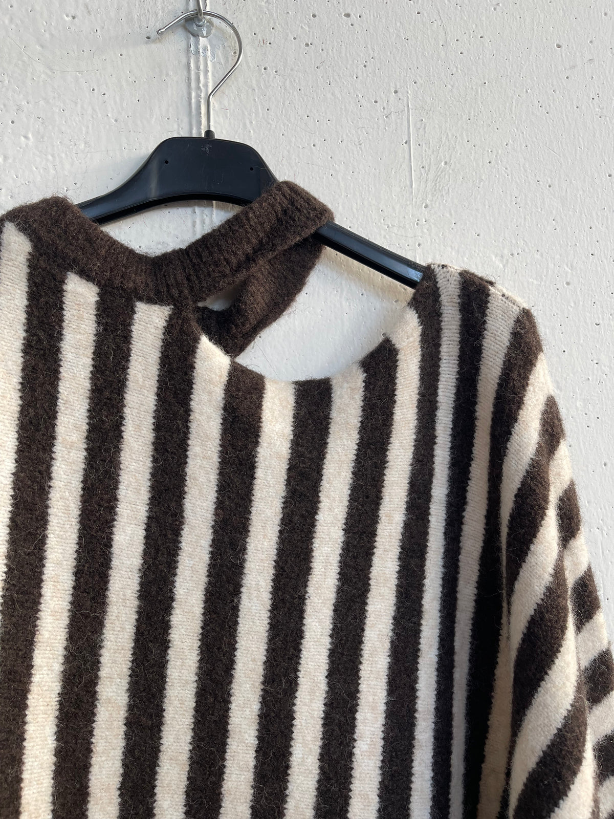 Maglione a righe con colletto