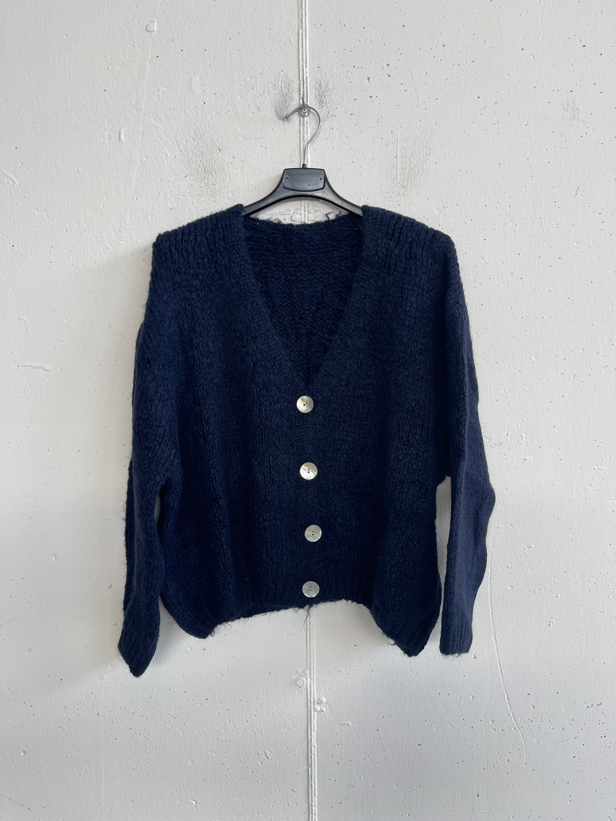 Cardigan misto lana con bottoni effetto perlato