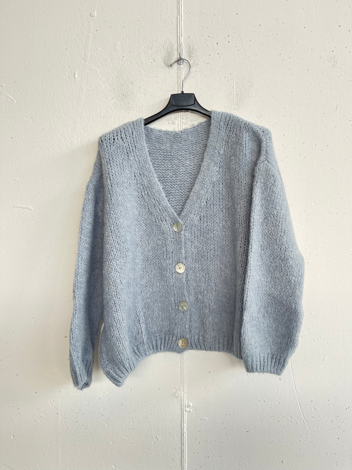 Cardigan misto lana con bottoni effetto perlato