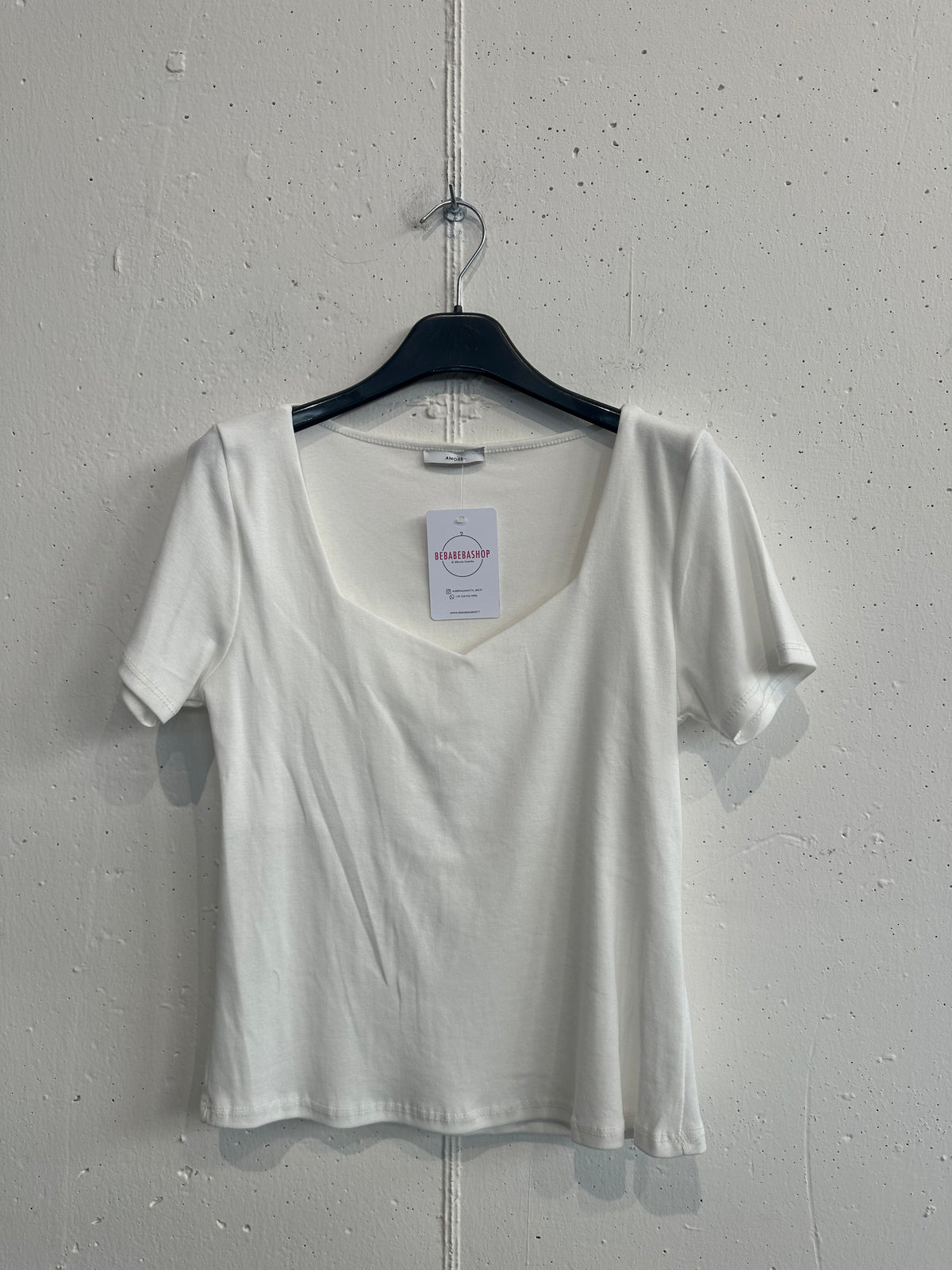 T-shirt scollo triangolare