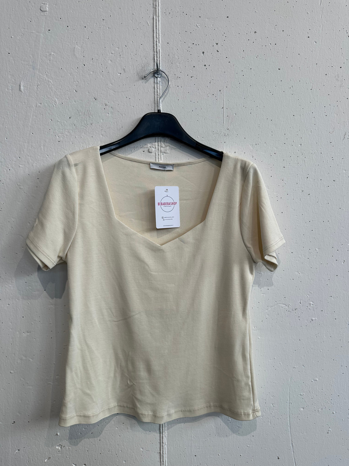 T-shirt scollo triangolare