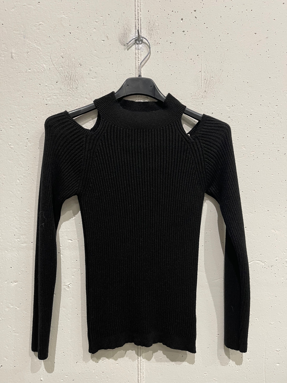 Maglia con spalle scoperte