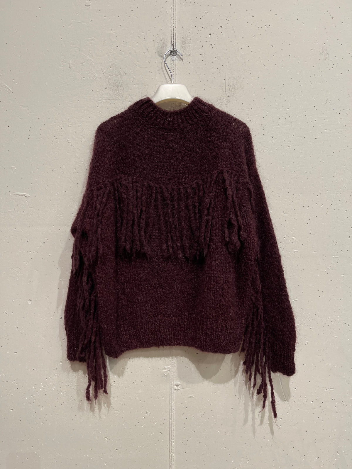 Pull con frange sul retro