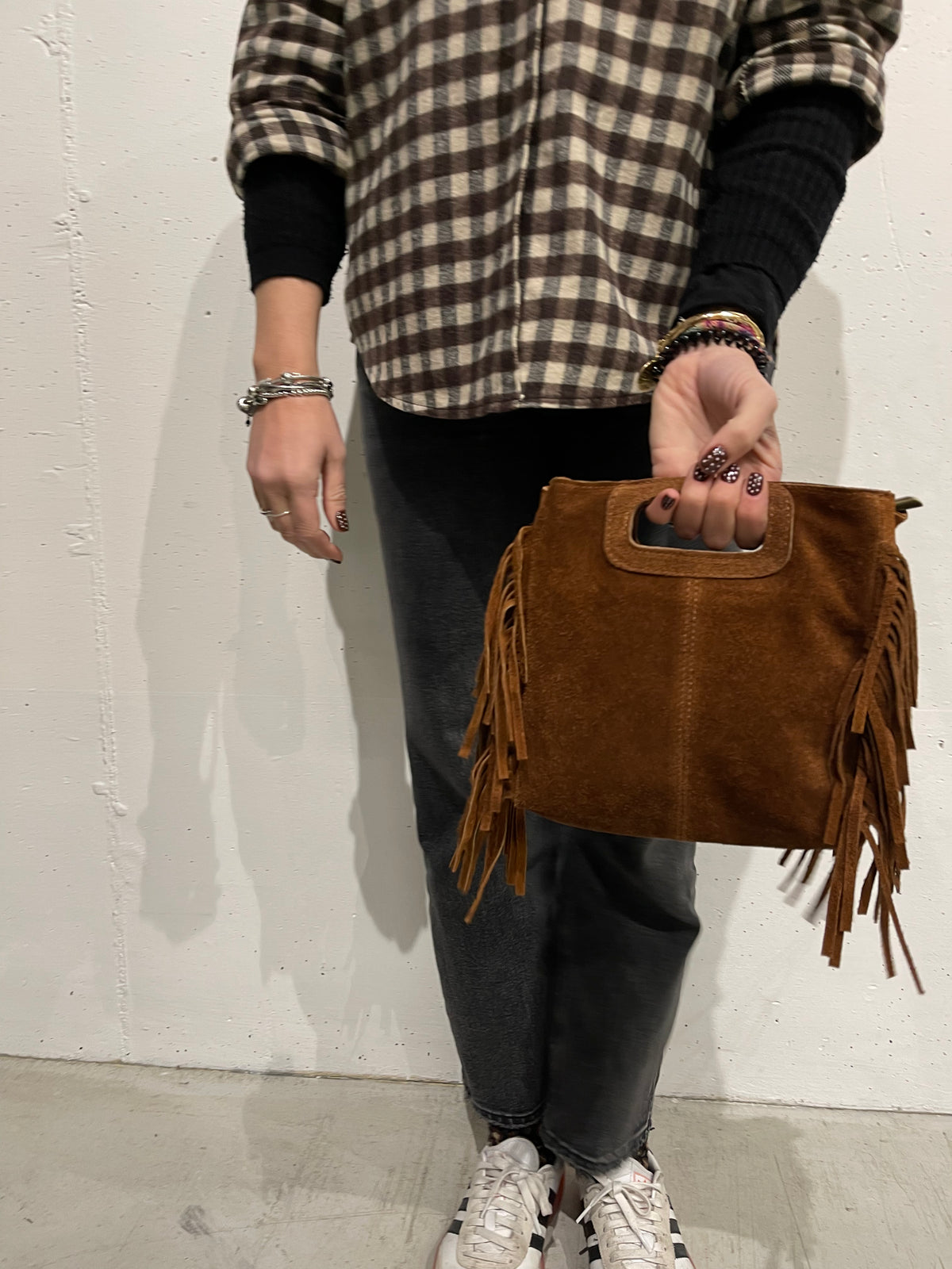 Borsa scamosciata con frange