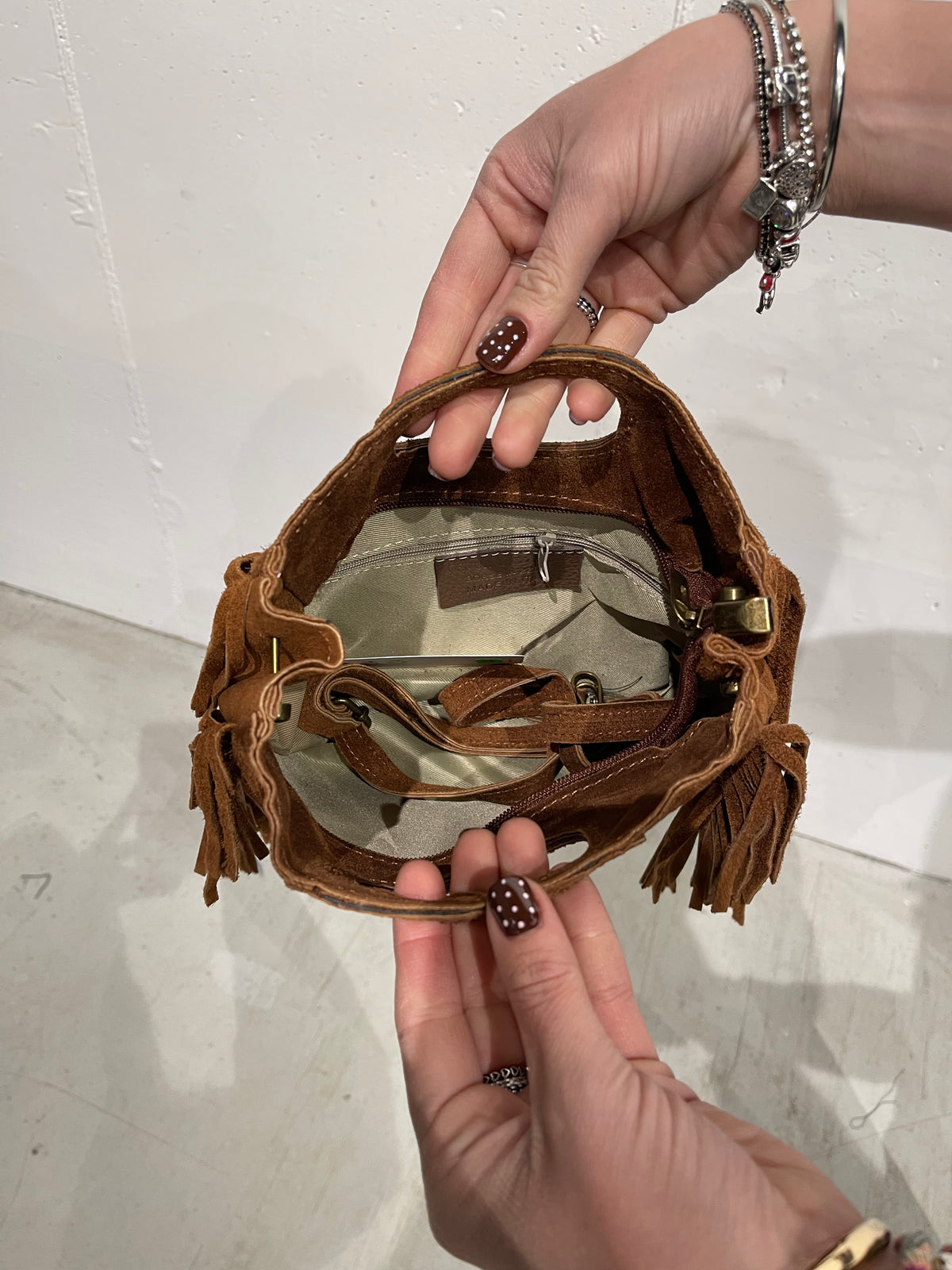 Borsa scamosciata con frange