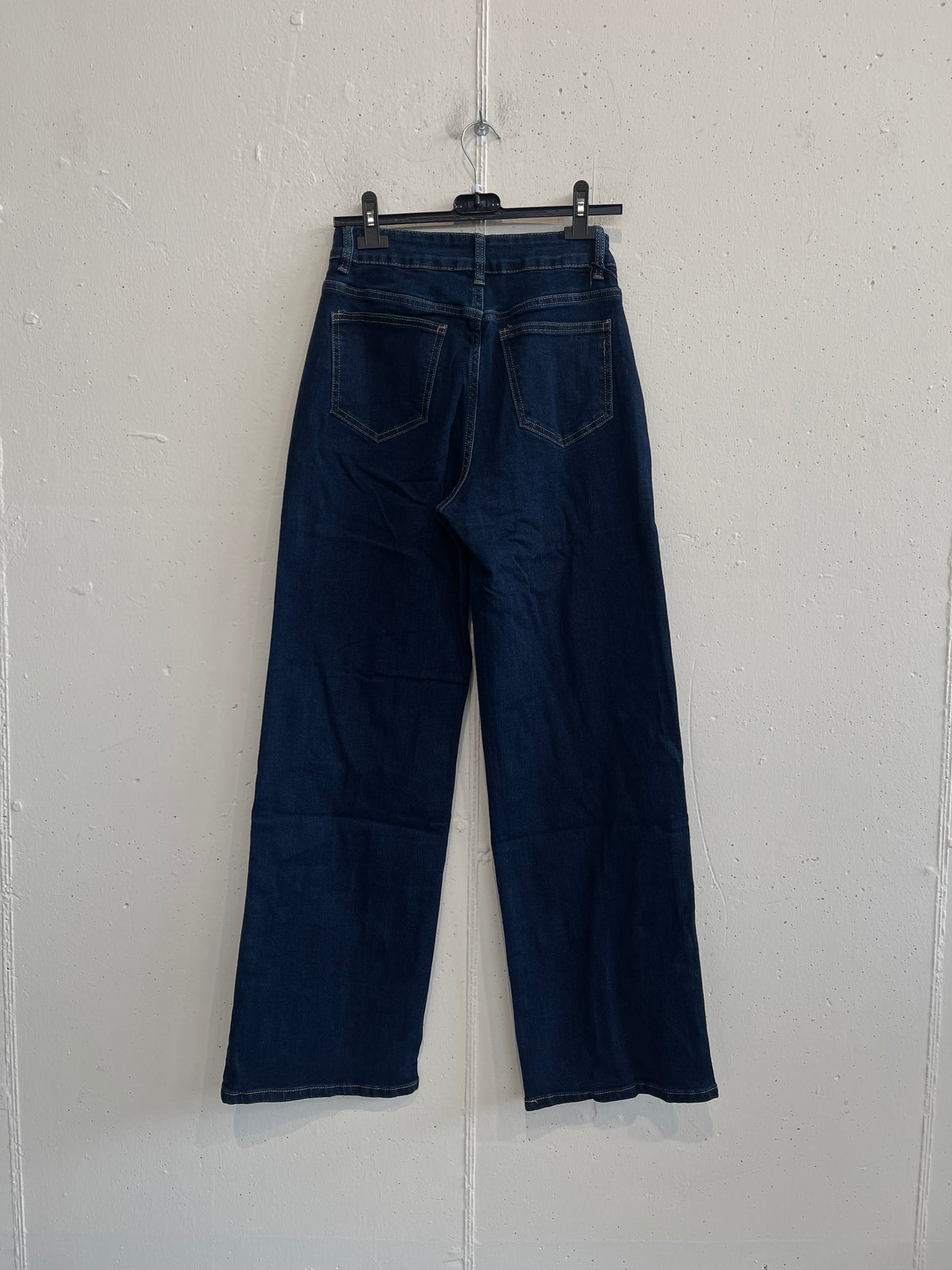 Jeans con bottoni d'orati
