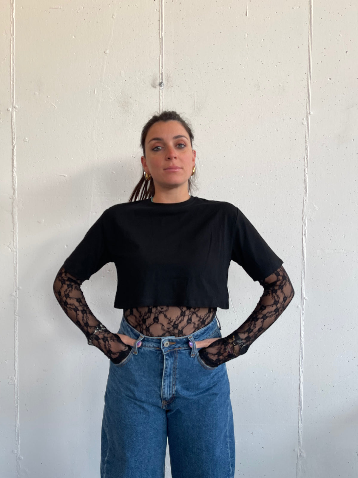 Crop top con body di pizzo