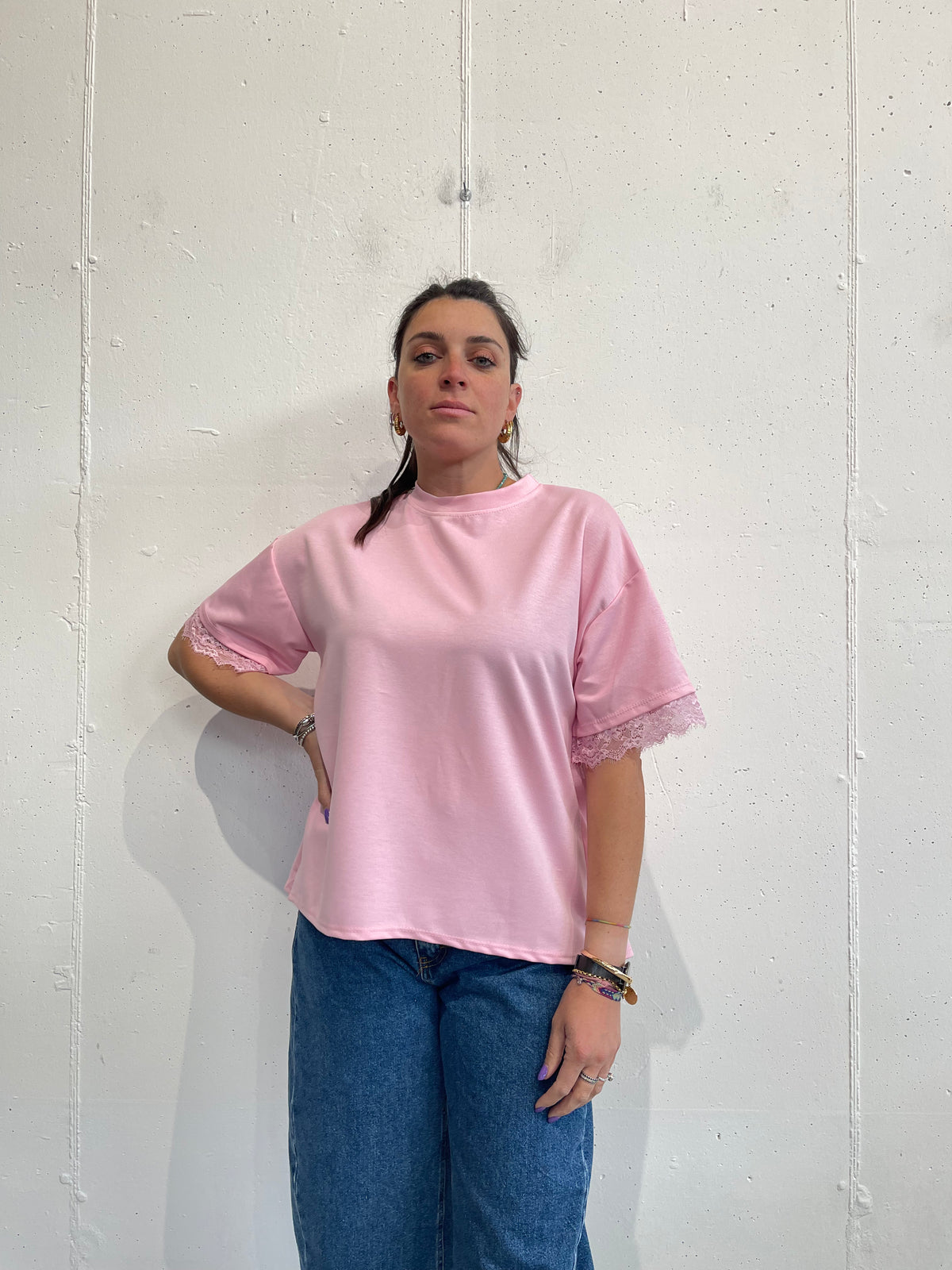 Tshirt con pizzo sul retro