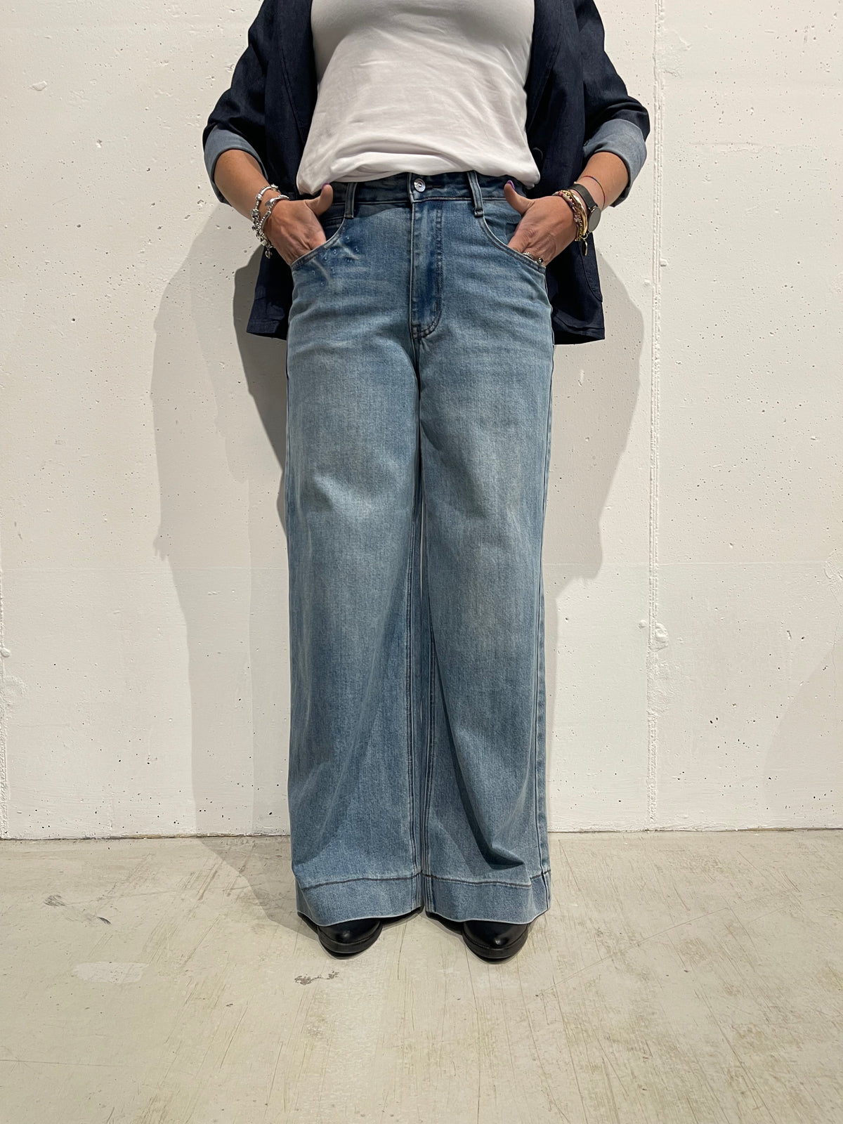 Jeans con risvolto cucito