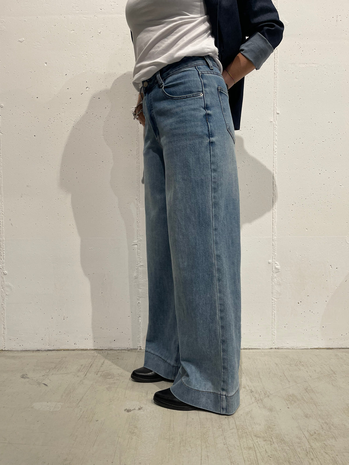 Jeans con risvolto cucito