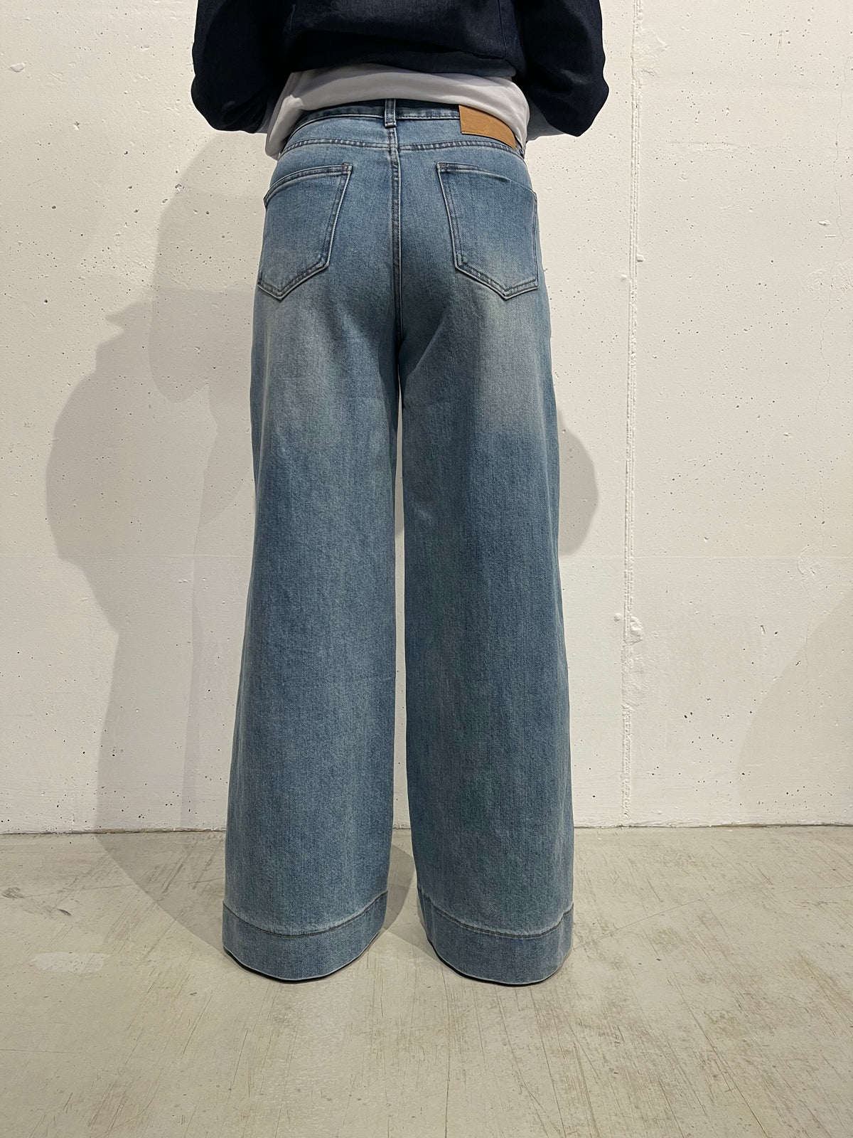 Jeans con risvolto cucito