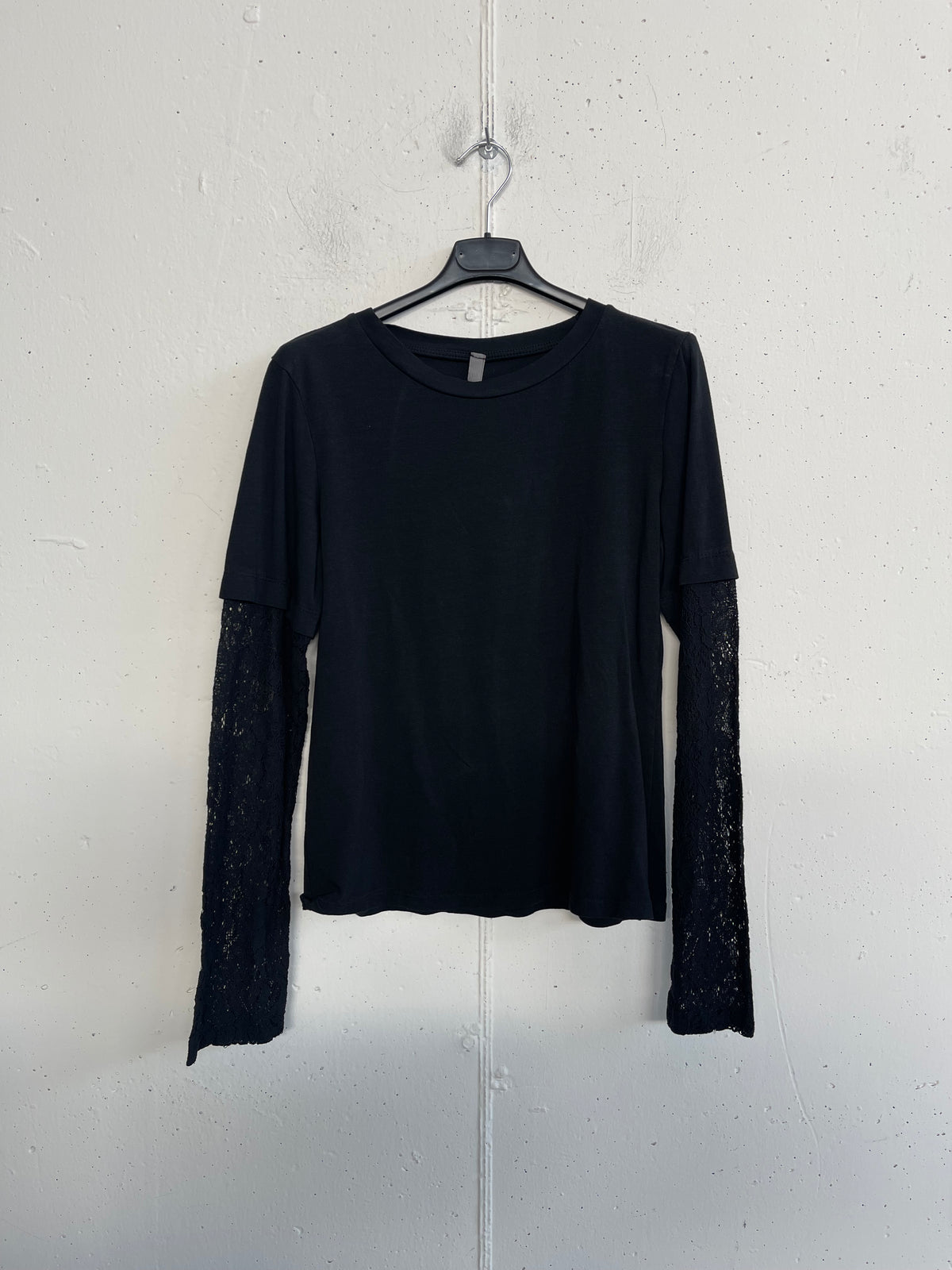 T-shirt manica in pizzo slim