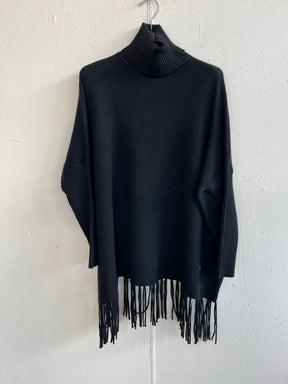 Pull collo alto con frange